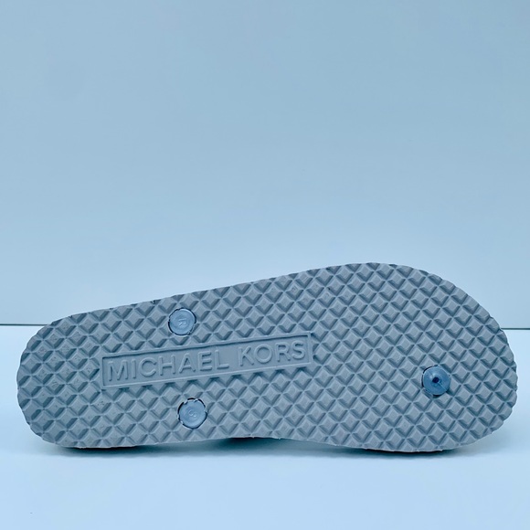 Micheal Kors White/ Silver Flip Flop /Silver logo - Picture 9 of 10